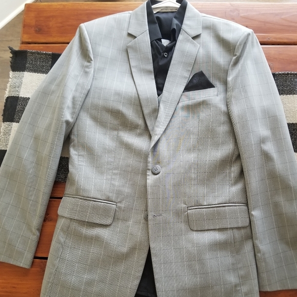 Suit - Picture 1 of 3